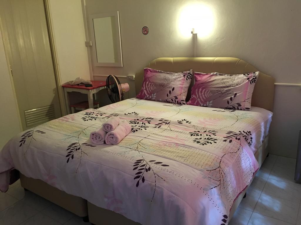 Happy Home Guest House Бан Пе Екстериор снимка